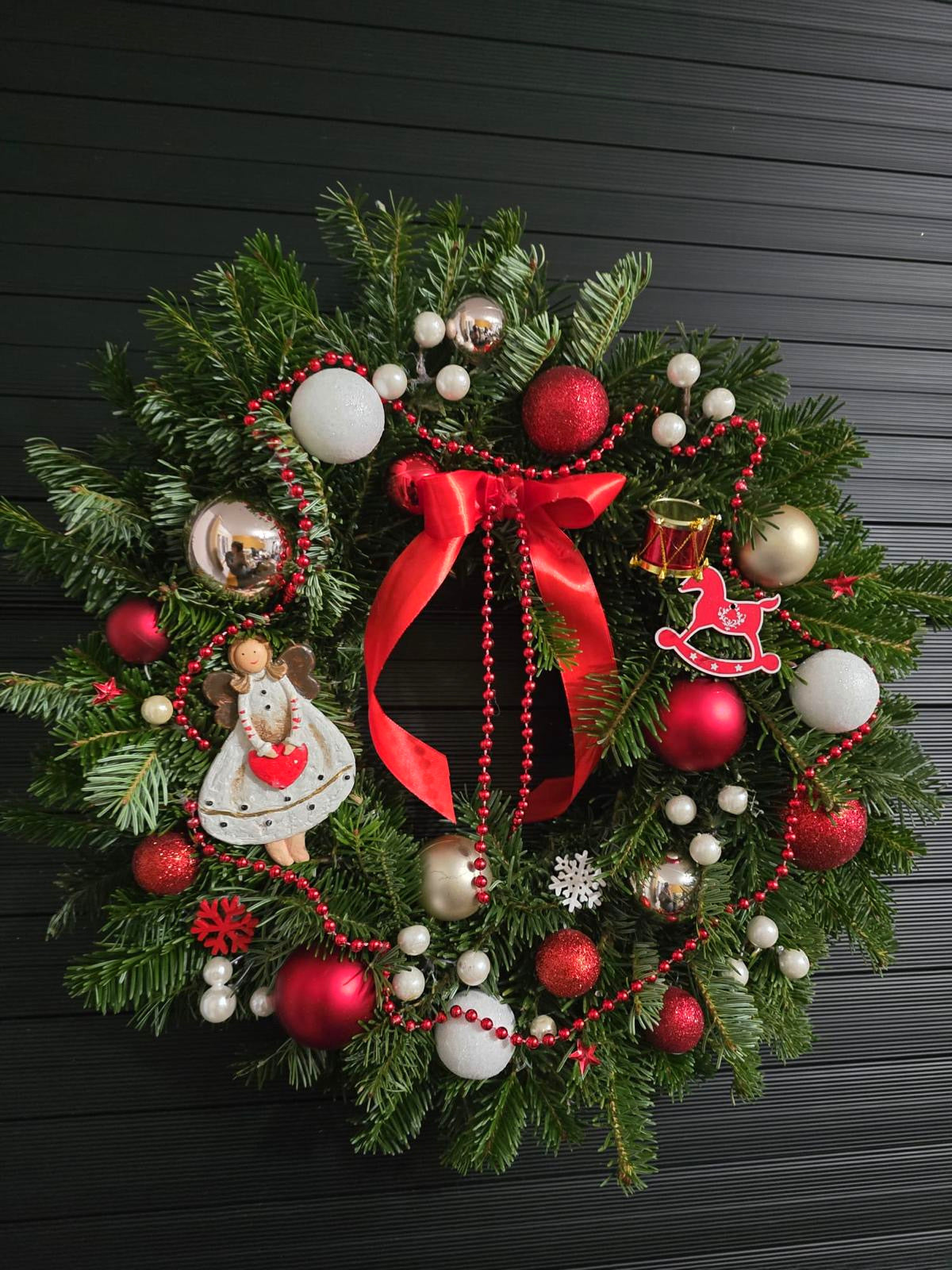 Natural Christmas Wreath in red & white